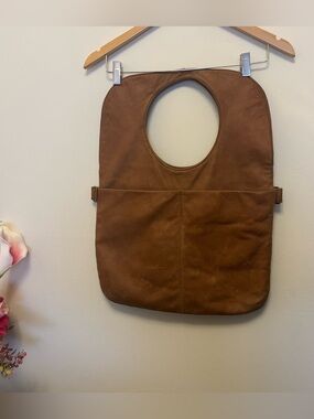 ARZA NEW YOR LEATHER SHOULDER STYLE Audrey Large Messenger/Laptop Bag in Whiskey